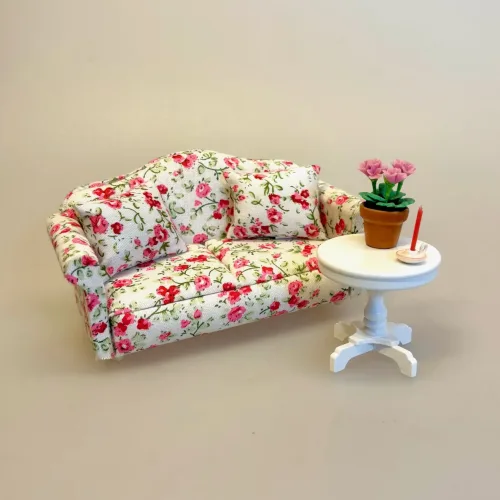 Miniature Sofa Polstret med Blomster, 23059, dukkehus, dukkehuset, dukkemøbler, dukkehusmøbler, sofa, mini, miniature, polster, polstret, sommerhus, sommerlig, fin, feminin, sød, liberty, blød, morfar, middagslur, sove til middag, middagslur, lille lur, en på øjet, sangskjuler, blomster, ny sofa, gavekort, symbolsk, gave, til, gave, gaveide, pengegave, dukkemøbler, biti, ribe,