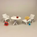 Miniature Klapbord af Træ Hvidt, Miniature Havebord af træ hvidt, Miniature Havestol af træ hvid, Miniature Solstol af træ hvid, solstol, liggestol, pool, driverliv, pension, efterløn, rejsegavekort, solferie, ferie, ferierejse, syd på, solbadning, daser, daseferie, all inclusive, gaveide, gave, gavekort, miniature, dukkehus, møbler, terrasse, havemøbler, terrassemøbler, 1:12, sangskjuler, symbolsk, gaveide, pengegave, biti, ribe, miniaturer, dukkemøbler