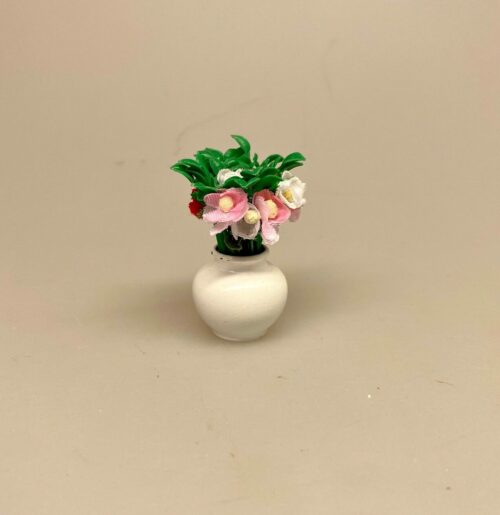Miniature Hvid Vase med blomsterbuket, blomster, blomsterbuket, vase, buttet, kuglevase, dukkehus, tilbehør, ting til, miniaturer, 1:12, skala, sangskjuler symbols, gave, gavekort, pengegave, til, planter, planteskole, have, havearkitekt, anlægsgartner, gartner, biti, ribe