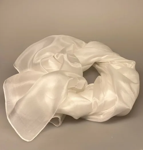 Silketørklæde Pongé 1410 XL - Hvidt, konfirmation, konfirmand, bryllup, brud, brrudetilbehør, silke, ren, ægte, 100%, hvidt, hvid, stola, bolero, fest, over skuldrene, stola, sjal, silketørklæde, stort, let, fnuglet, tyndt, eksklusivt, flot, biti, ribe