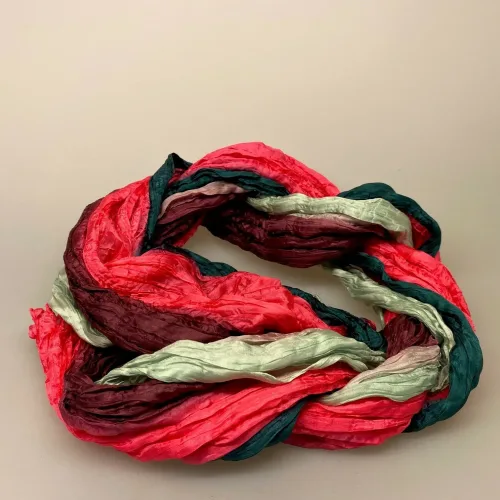 Twistet silketørklæde 1664 - Flaskegrøn/lilla/grå/cerise, silketørklæde, snoet, krøllet, crash, crincle, krinkle, sporty, lækkert, pongee, ren, ægte, håndrullede, håndstukne, kanter, eksklusivt, kvalitet, smukt, koloreret, tone-i-tone, gave, elegant, gaveide, damer, lady, like, biti, ribe,