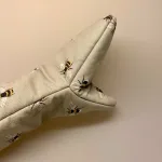 Grillhandske bomuld med tryk - Bier, bi, bier, bisværm, biavler, honning, lynghonning, biavl, honningbi, grill, weber, gaveide, kok, madlavning, gaveide, biodiversitet, natur, dansk, danmarks, insekter, biodiversitet, biti, ribe, nationalpark, vadehavet, marsken