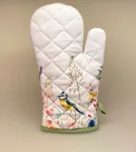 Grillhandske bomuld med Blåmejse og blomster, flora, vilde blomster, grøftekantsblomster, sommerhus, feminin, feminint, Grillhandske - bomuld med tryk, køkken, køkken tekstiler, grillvante, grillhandske, grydelap, varme ting, fugle, naturens fugle, oinitolog, jeg kigger på fugle, ting med fugle, danske fugle, fugle i farver, fauna, natur, flot, biti, ribe, vadehAVET, SORT SOL,