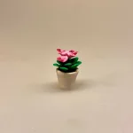 Miniature Potte med stedmoderblomst rosa, 7058B, blomst, Miniature Potte , gartner, landskabsarkitekt, , blomst,, påske, påskeblomster, mini, urtepotte, lerpotte, blomsterpotte, dukkehus, dukkehusting, dukkehustilbehør, 1:12, skala, mini, miniature, miniatyre, miniaturer, sættekasse, sætterkasse, sangskjuler, symbolsk, gavekort, planteskole, haven, have entusiast, havemand, gartner, uddannet, biti, ribe, landskabsarkitekt,