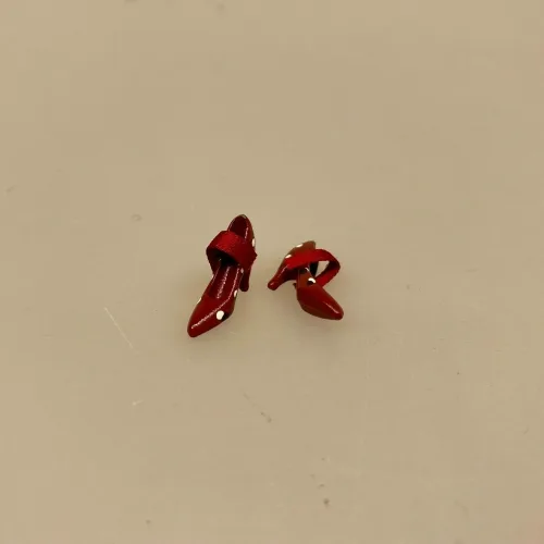 Miniature Prikkede Damesko Bordeaux, dansesko, polkaprikker, polkaprikket, damesko, heels, højhælede, dukkesko, sko, shoeaddict, shoelover, miniaturer, miniature, sættekasse, sætterkasse, ting til, dukehus, dukkehuset, tilbehør, sangskjuler, symbolsk, gave, gaveide, gavekort, pengegave, sjov, 1:12, skala, biti, ribe