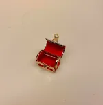 Miniature Skattekiste, skat, guldskat, sørøver, sørøverskat, guldkiste, skattejagt, mælketænder, tabte tænder, smykkeskrin, gaveæske, kongelig, kongen, hoffet, skatkammer, rosenborg, kronjuvelerne, miniaturer, sangskjuler, bryllup, personlig, symbolsk, gave, prinsesse, 1:12, ting til, tilbehør, dukkehus, sætterkasse, sættekasse, biti, ribe, vadehavet,
