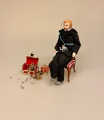 Miniature Elefantorden, udmærkelse, adlen, adlet, adel, hof, hoffet, dronningen, fortjentmedalje, ridder, ridderkors, kongelig, slottet, bal, askepot, miniaturer, sjov, sangskjuler, lidt kongelig har man da lov at være, til bal, danmark, symbolsk, gave, 1:12, dukkehus, tilbehør, ting til, nisser, bissedør, nissebo, tro, tjeneste, hofleerandør, biti, ribe, Miniature Elefantorden, Miniature Skattekiste, skat, guldskat, sørøver, sørøverskat, guldkiste, skattejagt, mælketænder, tabte tænder, smykkeskrin, gaveæske, kongelig, kongen, hoffet, skatkammer, rosenborg, kronjuvelerne, miniaturer, sangskjuler, bryllup, personlig, symbolsk, gave, prinsesse, 1:12, ting til, tilbehør, dukkehus, sætterkasse, sættekasse, biti, ribe, vadehavet,