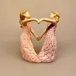 More than words - To piger som hjerte - For my Friend, min ven, veninde, venskab, hjerte, hjerteveninder, bedste ven, figur, gave, gaveide, piger, søstre, søskende, biti, ribe, figurine, yndig, speciel, dekorativ, særlig jeg tænker på dig, omsorg,