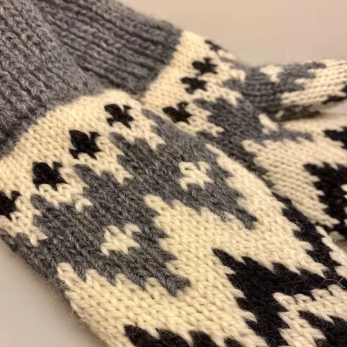 Strikkede luffer uld med foer og mønster blå farver, Strikkede luffer uld med foer petrol, Strikkede luffer uld med foer gule, håndstrikkede, luffer, vanter, handsker, uldvanter, uldluffer, strikluffer, strikvanter, varm, varme, tykke, lækre, bløde, forede, smarte, perlestrik, hipster, cool, vinterluffer, biti, ribe, fuza,