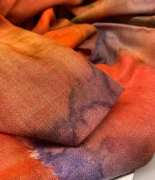 Tørklæde Let Vævet uld - Djian Koloreret Efterårsløv, 1731-F, varme farver, Tørklæde Let Vævet uld - Djian Ko, Tørklæde Let Vævet uld - Djian, Tørklæde Let , ren, natur, naturlige, materialer, uld, blødt, blød, kradser ikke, lunt, elegant, lækkert, super, kvalitet, soft, silke, uld-silke, luksus, sjal, stola, fest, tilbehør, over skuldrene, kjole, dansk, design, gave, gaveide, fødselsdag, biti, ribe