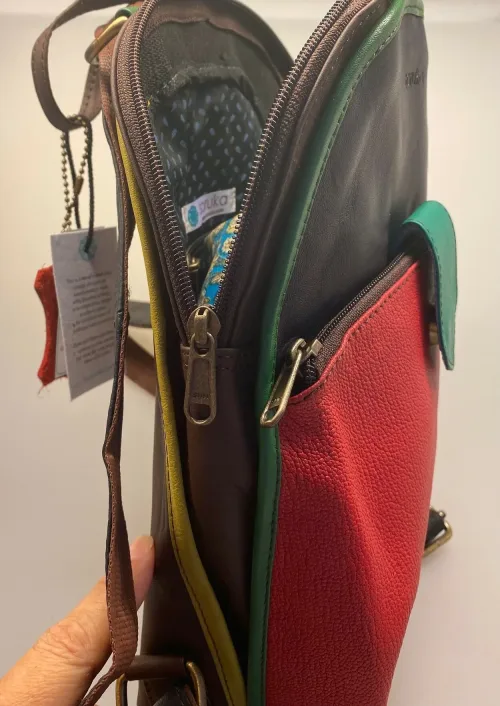 Unika Rygsæk i læder - Round Lille Rød/Blå/Grøn, rygsæk, læder, skind, lædertaske, læderrygsæk, skindtaske, spansk, elefant, kulørt, farver, farverig, sjov, one of a kind, unik, unika, speciel, lille, praktisk, smart, biti, ribe, vadehavet, gave, gaveide, arbejde