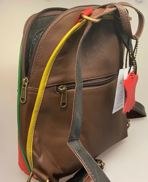 Unika Rygsæk i læder - Round Lille Rød/Blå/Grøn, rygsæk, læder, skind, lædertaske, læderrygsæk, skindtaske, spansk, elefant, kulørt, farver, farverig, sjov, one of a kind, unik, unika, speciel, lille, praktisk, smart, biti, ribe, vadehavet, gave, gaveide, arbejde