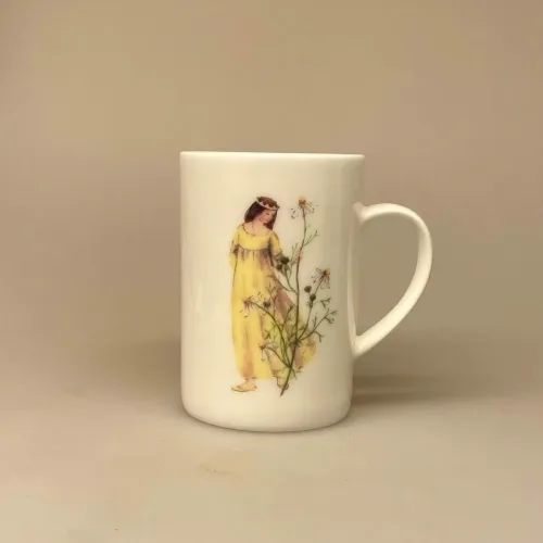 Ben Porcelæn krus - Min Yndlings kop - Kamille prinsesse, blomsteralf, alf, blomsterfe, kamille, kamilleblomst, dronning, prinsesse, blomst, gul, margurit, margerit, ben porcelæn, porcelæn, kaffekop, kaffekrus, konfirmation, konfirmand, gave, gaveide, personlig, smuk, yndig, fin, te, tekop, the, tekrus, tedrikker, kakao, biti, ribe, yndig,