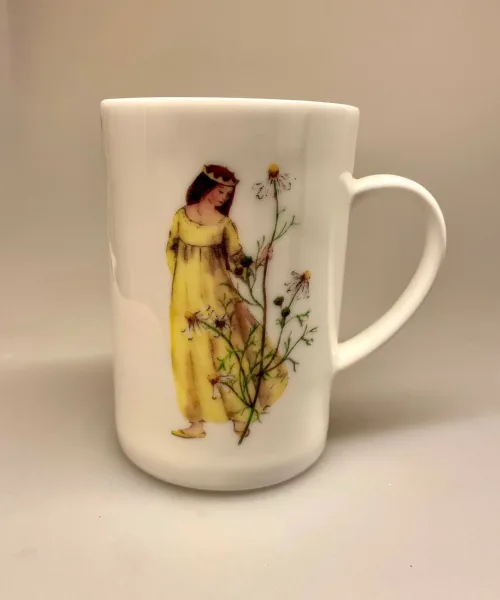 Ben Porcelæn krus - Min Yndlings kop - Kamille prinsesse, blomsteralf, alf, blomsterfe, kamille, kamilleblomst, dronning, prinsesse, blomst, gul, margurit, margerit, ben porcelæn, porcelæn, kaffekop, kaffekrus, konfirmation, konfirmand, gave, gaveide, personlig, smuk, yndig, fin, te, tekop, the, tekrus, tedrikker, kakao, biti, ribe, yndig,
