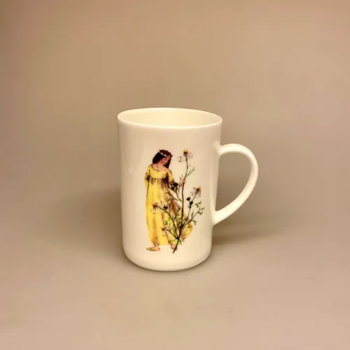 Ben Porcelæn krus - Min Yndlings kop - Kamille prinsesse, blomsteralf, alf, blomsterfe, kamille, kamilleblomst, dronning, prinsesse, blomst, gul, margurit, margerit, ben porcelæn, porcelæn, kaffekop, kaffekrus, konfirmation, konfirmand, gave, gaveide, personlig, smuk, yndig, fin, te, tekop, the, tekrus, tedrikker, kakao, biti, ribe, yndig,