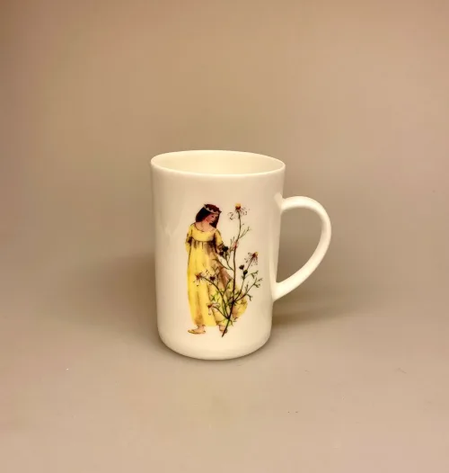 Ben Porcelæn krus - Min Yndlings kop - Kamille prinsesse, blomsteralf, alf, blomsterfe, kamille, kamilleblomst, dronning, prinsesse, blomst, gul, margurit, margerit, ben porcelæn, porcelæn, kaffekop, kaffekrus, konfirmation, konfirmand, gave, gaveide, personlig, smuk, yndig, fin, te, tekop, the, tekrus, tedrikker, kakao, biti, ribe, yndig,