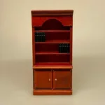 Miniature BogrMiniature Bogreol med Underskabe og Bøger, reol, mahogny, valnød, brun, bogreol, bøger, læsehest, dukkehus, dukkehuset, tilbehør, ting til, dukkemøbler, bibliotek, bibliotikar, herreværelse, sangskjuler, personlig, sjov, gave, gaveide, symbolsk, whiskey, cognac, portvin, adel, herskab, efterløn, pension, livsnyder, biti, ribe,