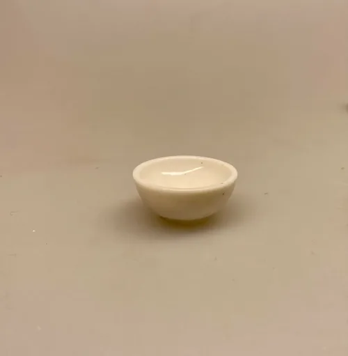 Miniature Hvid Køkkenskål porcelæn, dejfad, dejskål, bageskål, keramikskål, keramik, mini, mikro, 1:12, nisser, nissetilbehør, nisseting, dukkemad, nissedør, ting til, tilbehør dukkehus, miniaturer, sætterkasse, sættekasse, sangskjuler, julekalender, pakkekalender, jul, biti, ribe