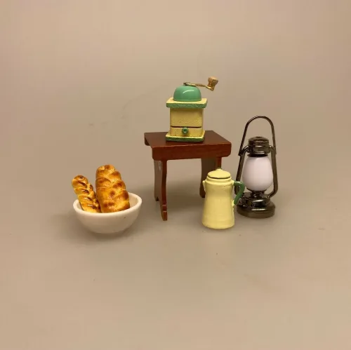 Miniature Kaffemølle Træ Gul, Miniature Hvid Køkkenskål porcelæn, dejfad, dejskål, bageskål, keramikskål, keramik, mini, mikro, 1:12, nisser, nissetilbehør, nisseting, dukkemad, nissedør, ting til, tilbehør dukkehus, miniaturer, sætterkasse, sættekasse, sangskjuler, julekalender, pakkekalender, jul, biti, ribe