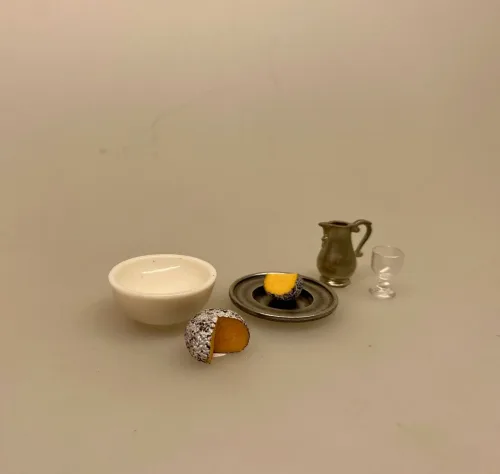 Miniature Hvid Køkkenskål porcelæn, dejfad, dejskål, bageskål, keramikskål, keramik, mini, mikro, 1:12, nisser, nissetilbehør, nisseting, dukkemad, nissedør, ting til, tilbehør dukkehus, miniaturer, sætterkasse, sættekasse, sangskjuler, julekalender, pakkekalender, jul, biti, ribe