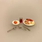Miniature Tallerkener 2 stk. Hvid porcelæn, Miniature Hvid Riflet skål porcelæn, lillebitte, bittelille, skål, dyb tallerken, mini, miniaturer, service, dukkeservice, tilbehør, ting til, dukkehuset, sætterkassen, sættekasse, nisser, nissedør, nissehus, nissebo, riflet, royal copenhagen, 1:12, dukkehusting, dukkehustilbehør, sangskjuler, sjov, tale, symbolsk, gave, gaveide, pakkekalender, julekalender, jul, dukkestue, biti, ribe, brunch, morgenmad, morgenplatte, gavekort, æg og bacon, leberkäse, skinke, spejlæg