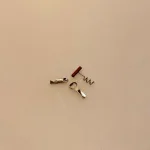 Miniature Proptrækker Oplukker & Dåseåbner, tjener, tjeneruddannet, uddannet, færdig,sommelier, vinkyber, vinkender, vin, elsker, gavekort, sangskjuler, gave, symbolsk, mini, miniature, bittelille, lillebitte, 1:12, sætterkasse, dukkehus, tilbehør, ting til, øloplukker, proptrækker, biti, ribe, sætterkassen, dukkehustilbehør, nisser, nissedør, nissehus, julekalender