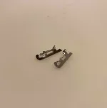 Miniature Skøjter gammeldags sølvfarvede, skøjter, isskøjter, skøjteløb, kunstskøjteløb, vinter, vintersport, jul, julepynt, miniature, miniaturer, ting til, tilbehør, dukkehuset, nisser, nissetilbehør, julekalender, pakkekalender, sangskjuler, elsker, jul, 1:12, tale, symbolsk, sjov, gamle dage, isvinter, skøjteprinsesse, biti, ribe, gamle dage, matador, nissedør,