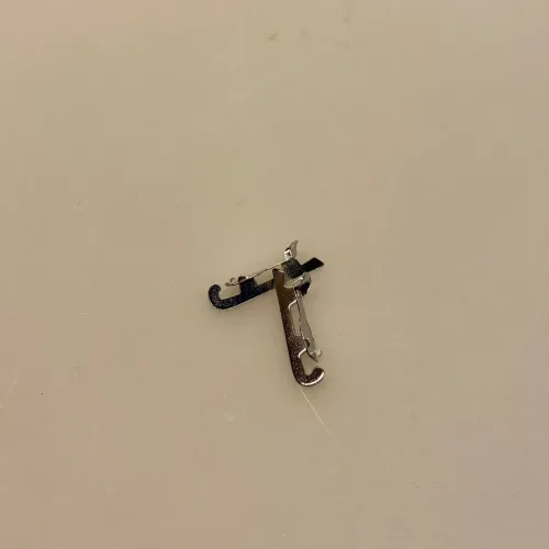 Miniature Skøjter gammeldags sølvfarvede, skøjter, isskøjter, skøjteløb, kunstskøjteløb, vinter, vintersport, jul, julepynt, miniature, miniaturer, ting til, tilbehør, dukkehuset, nisser, nissetilbehør, julekalender, pakkekalender, sangskjuler, elsker, jul, 1:12, tale, symbolsk, sjov, gamle dage, isvinter, skøjteprinsesse, biti, ribe, gamle dage, matador, nissedør,