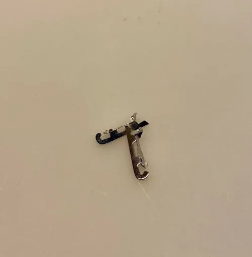 Miniature Skøjter gammeldags sølvfarvede, skøjter, isskøjter, skøjteløb, kunstskøjteløb, vinter, vintersport, jul, julepynt, miniature, miniaturer, ting til, tilbehør, dukkehuset, nisser, nissetilbehør, julekalender, pakkekalender, sangskjuler, elsker, jul, 1:12, tale, symbolsk, sjov, gamle dage, isvinter, skøjteprinsesse, biti, ribe, gamle dage, matador, nissedør,