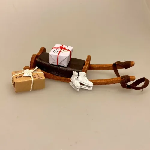 Miniature Skøjter hvide, kunstskøjter, Miniature Skøjter gammeldags, skøjter, isskøjter, skøjteløb, kunstskøjteløb, vinter, vintersport, jul, julepynt, miniature, miniaturer, ting til, tilbehør, dukkehuset, nisser, nissetilbehør, julekalender, pakkekalender, sangskjuler, elsker, jul, 1:12, tale, symbolsk, sjov, gamle dage, isvinter, skøjteprinsesse, biti, ribe, gamle dage, matador, nissedør,