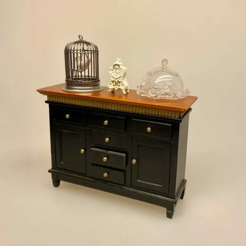 Miniature sort Kommode med guldkant, dukkehus, dukkemøbler, tilbehør, ting til, nisser, nissehus, nissedør, nissebo, dukkehusting, dukkehustilbehør, dukkehusmøbler, kommeode, miniature, 1:12, sangskjuler, symbolsk, gave, gaveide, møbler, gavekort til, dukke, biti, ribe,