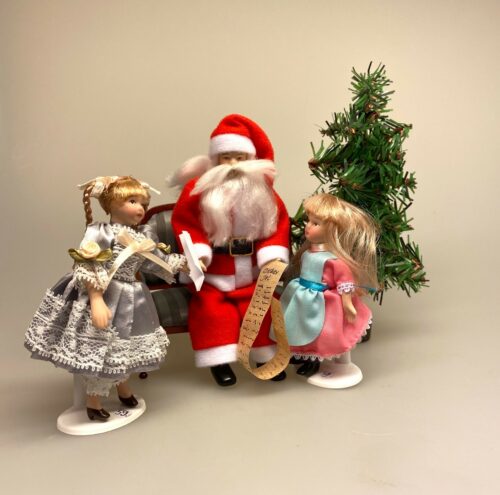 Dukke Mand - Julemand, kostume, outfit, klædt ud, nissedør, julestue, jul, i, dukkehuset, dukkestuen, nisserne, tilbehør, dukkehusdukke, dukker, til, 1:12, jul, juleting, julepynt, sjov, sangskjuler, biti, ribe