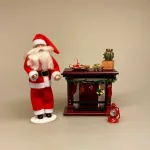 Dukke Mand - Julemand, kostume, outfit, klædt ud, nissedør, julestue, jul, i, dukkehuset, dukkestuen, nisserne, tilbehør, dukkehusdukke, dukker, til, 1:12, jul, juleting, julepynt, sjov, sangskjuler, biti, ribe