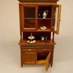 Miniature Chatol med guldkant - Nød, valnød, chartol, spisestue, møbel, skab, buffet, dukkehus, dukkehusting, dukkehusmøbler, møbler, miniaturer, 1:12, dukkemøbler, nisser, nissehus, nissebo, juleting, julekalender, lav selv, nissedør, håndlavet, titanians palads, symbolsk, gave, gaveide, elegant, stilmøbler, biti, ribe