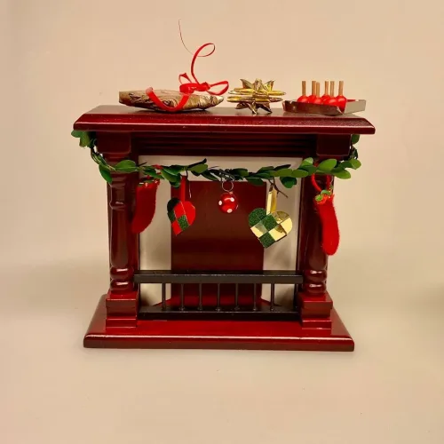 Miniature Kandiserede Æbler, Miniature Julesok Rød Filt, Miniature Guirlande grøn, Miniature Guirlande grøn, Miniature julekugler - glaskugler med ophæng, julekugle, glaskugle, dukkehus, Miniature julepynt æske med julekugler, julepynt, glaskugler, æske, æske med julekugler, æske med glaskugler, glaskugler, dukkehus, dukkehusting, ting til, dukkehuset, miniaturer, nisserne, nissedør, nissebo, nissehus, julepynt, snelandskab, pynt, sætterkasse, sættekasseting, sætterkasseting, nisseting, nissetilbehør, biti, ribe