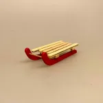 Miniature Kælk af træ Rød-Natur, kælk, trækælk, slæde, træslæde, vinter, dukkehus, tilbehør, ting, til, jul, juleting, nisser, nisserne, julegaver, juletræ, fælde, 1:12, nissedør, børn, dukkehusting, dukkehustilbehør, miniaturer, biti, ribe