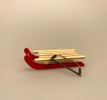Miniature Kælk af træ Rød-Natur, kælk, trækælk, slæde, træslæde, vinter, dukkehus, tilbehør, ting, til, jul, juleting, nisser, nisserne, julegaver, juletræ, fælde, 1:12, nissedør, børn, dukkehusting, dukkehustilbehør, miniaturer, biti, ribe