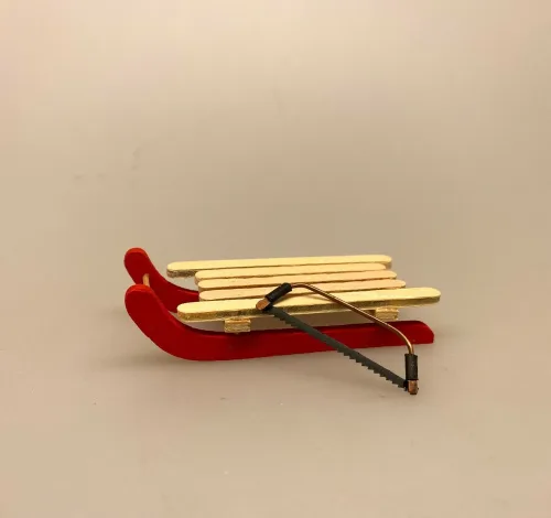 Miniature Kælk af træ Rød-Natur, kælk, trækælk, slæde, træslæde, vinter, dukkehus, tilbehør, ting, til, jul, juleting, nisser, nisserne, julegaver, juletræ, fælde, 1:12, nissedør, børn, dukkehusting, dukkehustilbehør, miniaturer, biti, ribe
