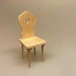 Miniature Køkkenstol med hjerte Natur, stol, dukkestol, dukkehus, dukkemøbler, dukkehusmøbler, miniature, 1:12, køkkenstol, symbolsk, gave, gavekort, nisser, nisse, tilbehør, ting til, dukkehuset, julepynt, opstilling, nissedør, nissehus, nissebo, birgitte frigast, biti, ribe, almue, bonde,