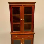 Miniature Skoleskab - Nød, fysik, biologi, naturfag, naturvidenskab, forskning, laboratorium, laboratorie, forsøg, videnskab, færdig, symbolsk, gave, sangskjuler, doktor, miniaturer, dukkehus, ting til, tilbehør, dukkehusting, dukkehustilbehør, skole, 1:12, små, småt, biti, ribe, nisser, nisseskole, birgitte frigast, skolestue,