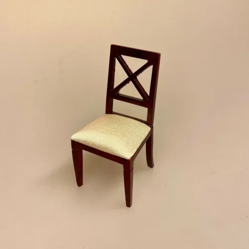 Miniature Stol mahogni med kryds, Miniature Stol mahogny med polster, dukkestue, stol, ministol, dukkehusstol, 1:12, lille stol, legetøjsstol, mahogny, nissedør, nissehus, frigast, nisser, dukkehusmøbler, miniaturer, miniature, håndværk, træ, håndlavet, nissebo, nisseting, nissemøbler, ting til, dukkehuset, nisseboet, biti, ribe