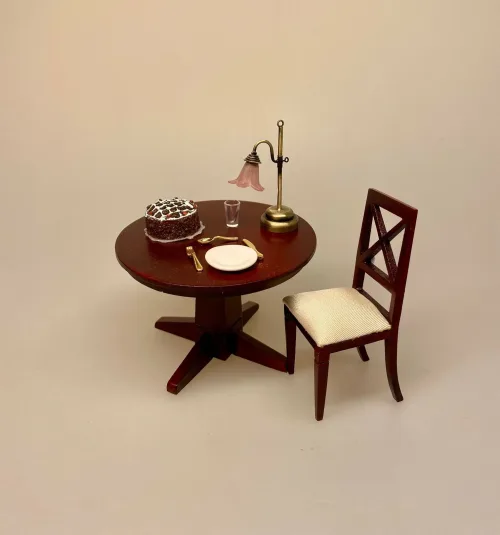 Miniature Bestik - Kniv Gaffel & Ske guld til 2, Miniature Bordlampe med Rosa Tulipan skærm, dukkehuslampe, lampe, bordlampe, plisse, plisseret skærm, messing, dukkehusting, dukkehustilbehør, miniaturer, biti, ribe, til nisser