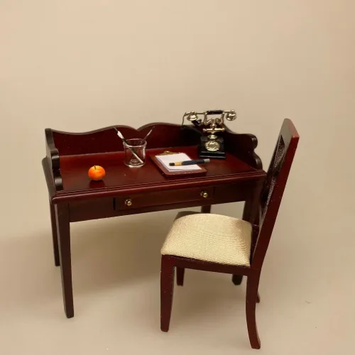 Miniature Glas med 3 pensler, malerpensler, kunstmaler, kunstner, kunstnerartikler, maler, maleri, kreativ, julemandens værksted, nisser, nissehus, nissedør, dukkehus, dukkehusting, 1:12, gave, julegave, gaveide, symbolsk gave, akvarel, farver, sangskjuler, tilbehør, dukkehus, sættekasse, sætterkasse, biti, ribe