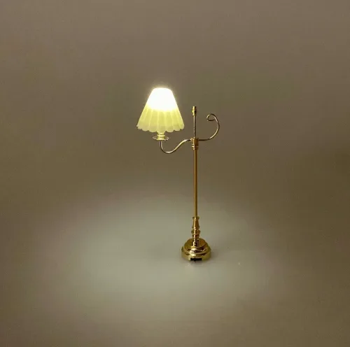 Miniature Gulvlampe messing med hvid foldeskærm, le klint, plisse, skærm, plisseret, dukkehus, tilbehør, ting til, dukkehuset, lamper, belysning, batteri, nisser, nissehus, nissebo, nissedør, hygge, julekrybbe, julelandskab, mini, lamper, biti, ribe