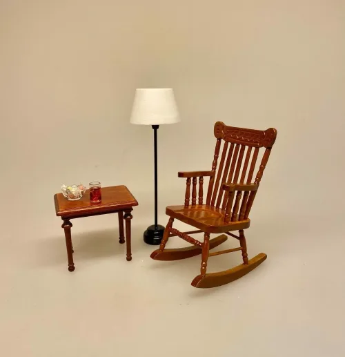 Miniature Gulvlampe sort med hvid skærm, dukkehus, tilbehør, ting til, dukkehuset, lamper, belysning, batteri, nisser, nissehus, nissebo, nissedør, hygge, julekrybbe, julelandskab, mini, lamper, biti, ribe
