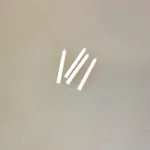 Miniature Stearinlys Kronelys 4 hvide, julelys, birgitte frigast, go morgen nisser, tilbehør, nisser, nissedør, nissebo, nissehus, dukkehus, ting til, tilbehør, miniaturer, 1:12, adventskrans, mini, lillebitte, biti, ribe, DIY,