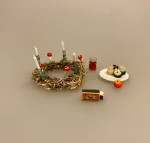 Miniature julepynt - 4 småbitte rød-hvide paddehatte, Miniature julepynt - småbitte rød/hvide paddehatte, Miniature Stearinlys Kronelys 4 hvide, julelys, birgitte frigast, go morgen nisser, tilbehør, nisser, nissedør, nissebo, nissehus, dukkehus, ting til, tilbehør, miniaturer, 1:12, adventskrans, mini, lillebitte, biti, ribe, DIY,
