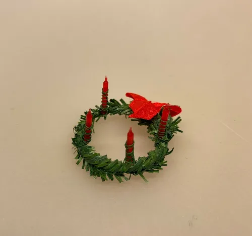 Miniature Stearinlys Kronelys 4 røde, julelys, birgitte frigast, go morgen nisser, tilbehør, nisser, nissedør, nissebo, nissehus, dukkehus, ting til, tilbehør, miniaturer, 1:12, adventskrans, mini, lillebitte, biti, ribe, DIY,