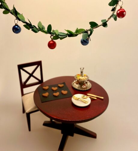 Miniature småkager - 6 Brunkage hjerter, brunkager, småkager, dukkehuskager, dukkehusmad, jul i dukkehuset, nisser, dukkehuset, dukkehustilbehør, ting til, tilbehør, nissedør, nissebo, nissehus, miniaturer, 1:12, julebag, brunkagehjerter,