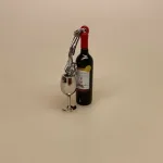 Nøglering - Rødvin og glas, rødvin, portvin, rød, vin rouge, red wine, vinkyber, vinkender, vinklub, gourmet, sommelier, vintjener, tjener, vinbar, gavekort, symbolsk, gave, gaveide, julegave, vinelsker, elsker, drikke, franske, vine, italien, frankrig, biti, ribe